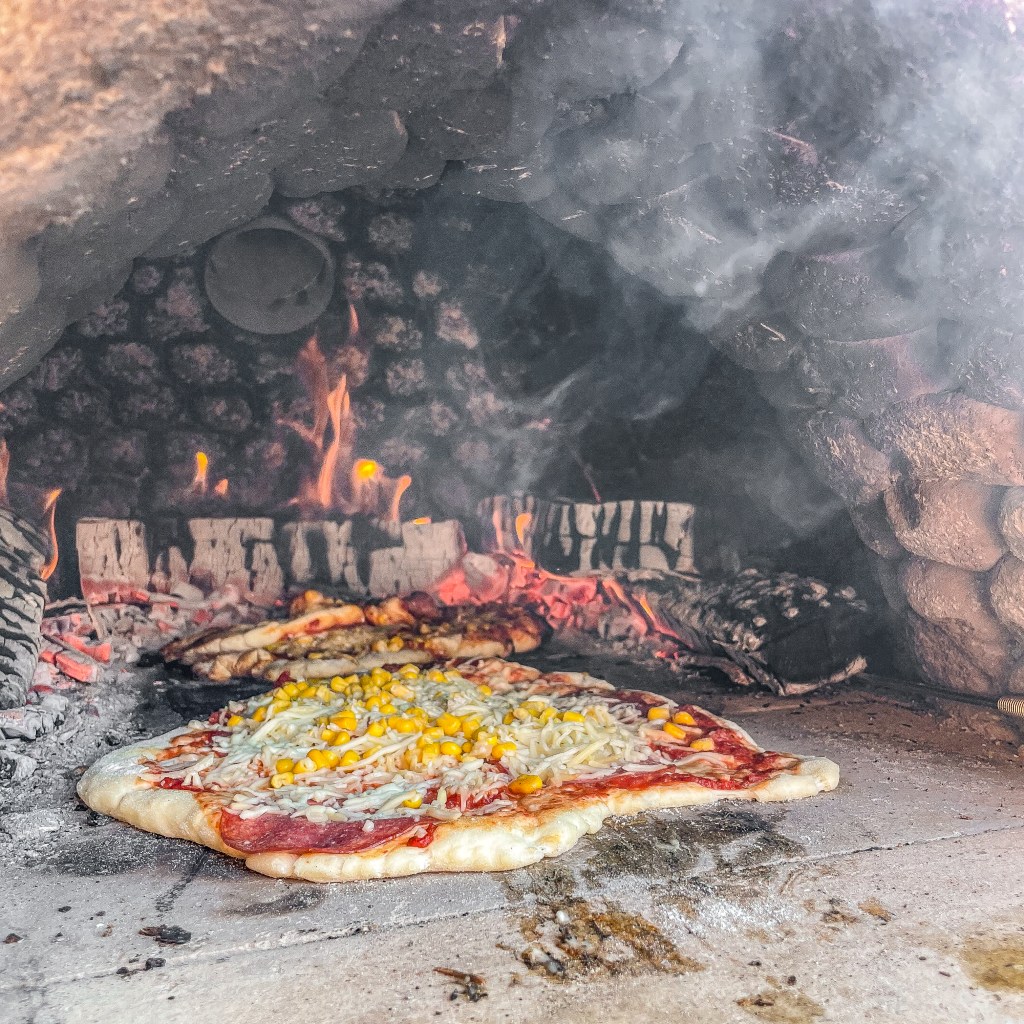 ein Pizzaofen aus&nbsp;Aushublehm